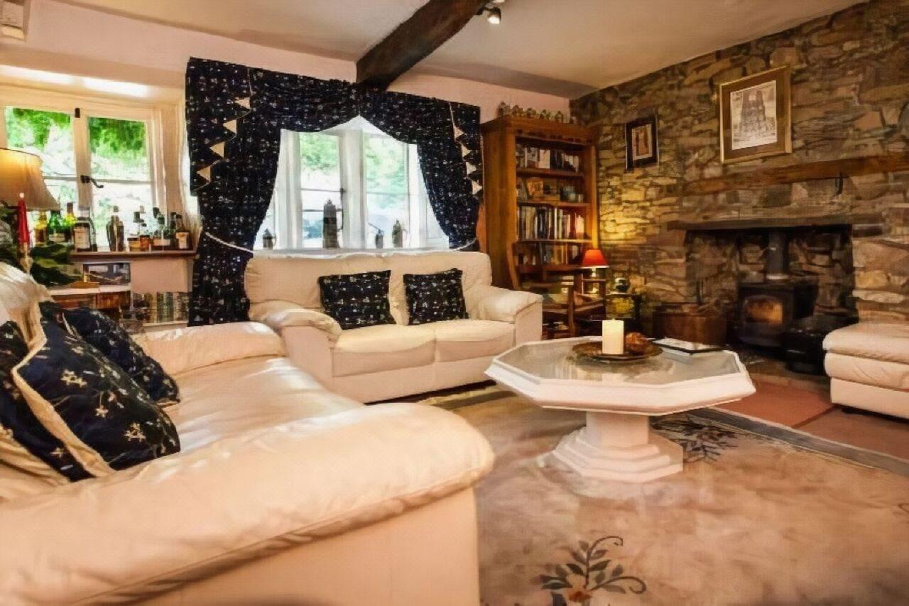 Ashfield House Hotel Grassington Bagian luar foto The interior of the cottage