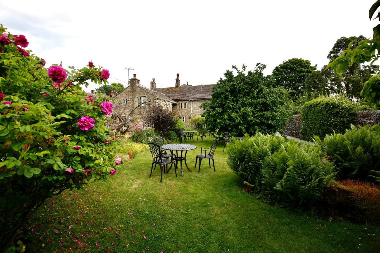 Ashfield House Hotel Grassington Bagian luar foto The garden at the Old Parsonage