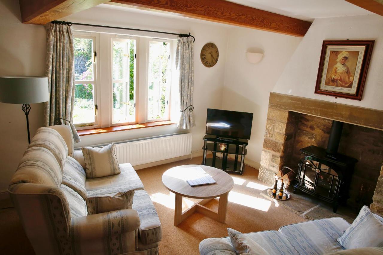 Ashfield House Hotel Grassington Bagian luar foto The living room at The Old School House