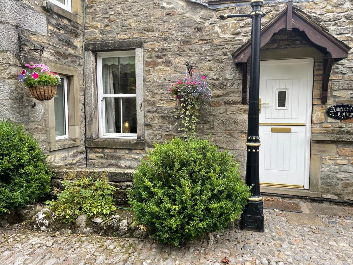 Ashfield House Hotel Grassington Bagian luar foto The smallest house in England