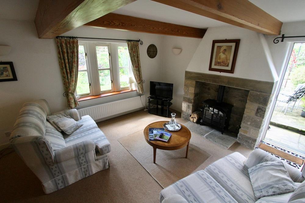 Ashfield House Hotel Grassington Bagian luar foto The living room at The Old School House