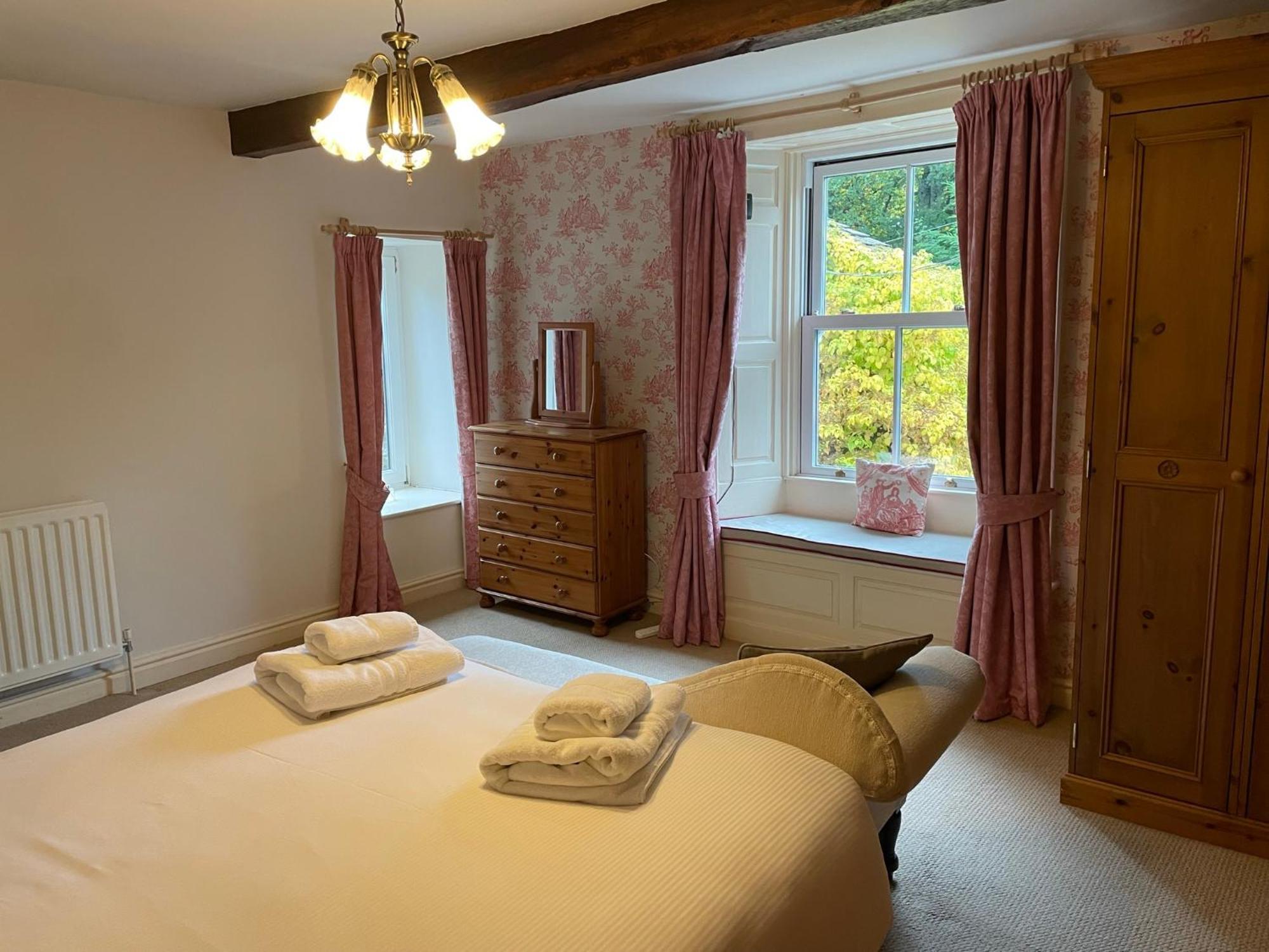 Ashfield House Hotel Grassington Ruang foto The bedroom at The Old School House
