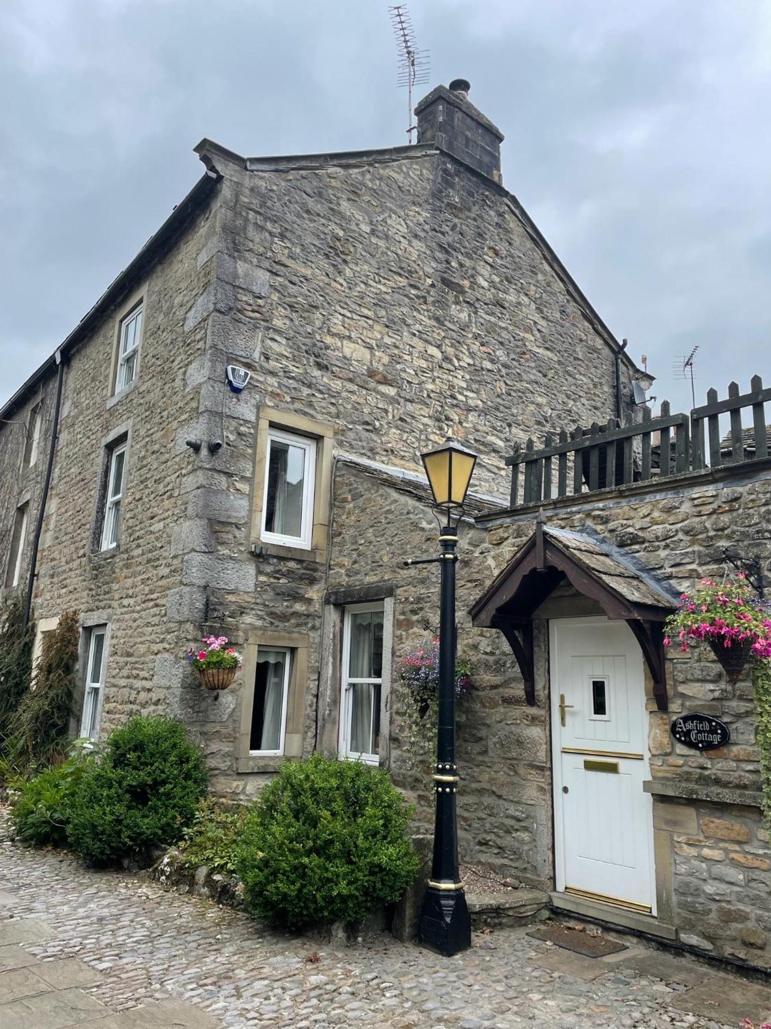 Ashfield House Hotel Grassington Ruang foto The old school house